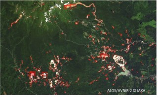 衛星画像を使った地滑り地域の自動抽出